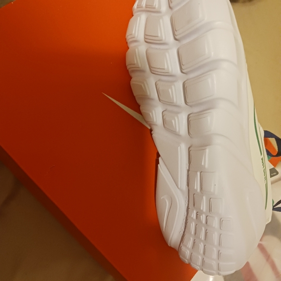 Nike Boys tennis shoes size 1.5 - Picture 2 of 5